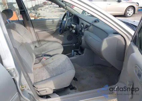 1999 Ford Escort Se z USA, uszkodzony, nr VIN 1FAFP13P6XW200107